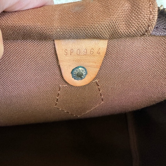 Authentic Louis Vuitton  Monogram Speedy 35 - Picture 11 of 16